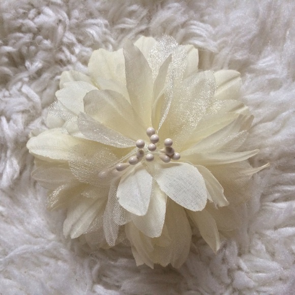 Cream Flower Accessory - Picture 2 of 4