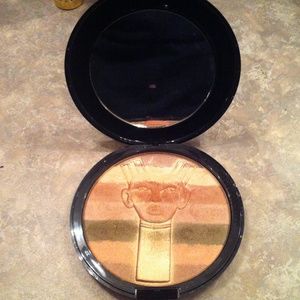 Bronzer