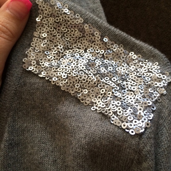 Grey sweater with sequins - Picture 3 of 4