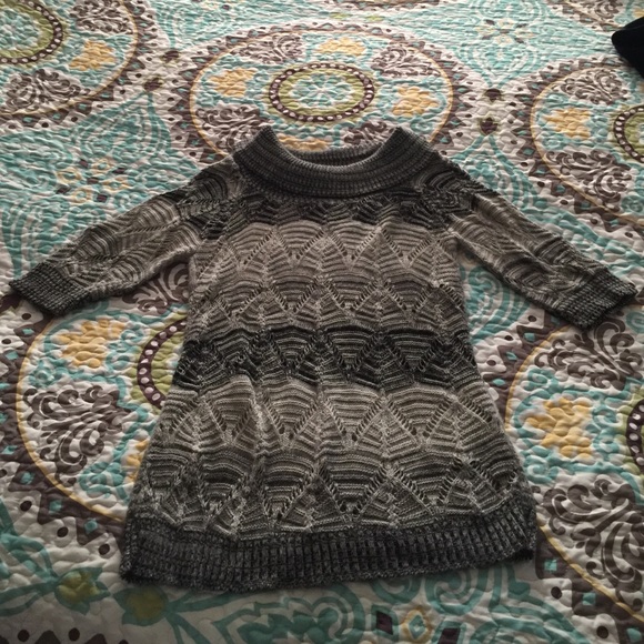 Flattering grey Maurice's sweater