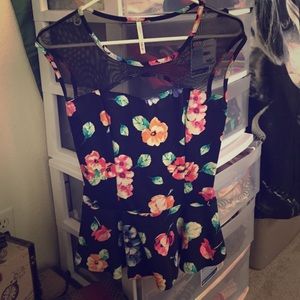 Flash sale 🎉🎉Floral peplum top! ✌🏻️💜