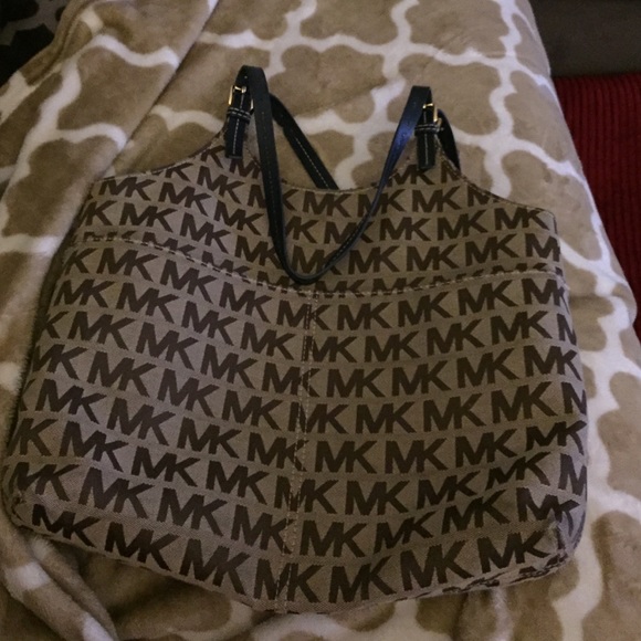 Michael Kors signature handbag. Navy blue straps.