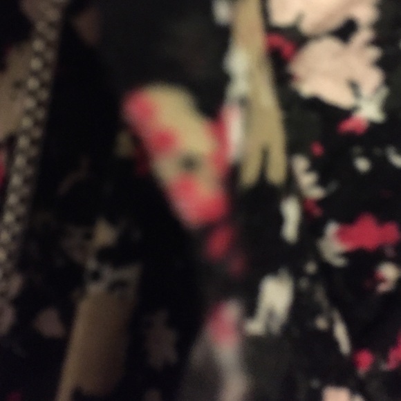 🔴NWOT🔴CANDIES TOP WITH ASYMETRICAL RUFFLE‼️ - Picture 2 of 3