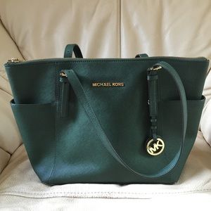 Michael Kors Jet Set Top Zip Saffiano Tote