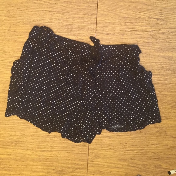 Polka dot black/white stretch/tie waistband shorts