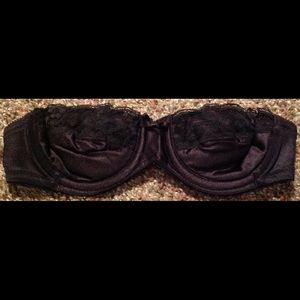 Strapless black bra