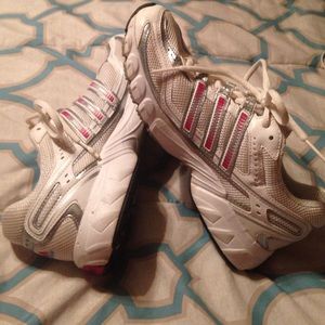 Womens Adidas tennis shoes