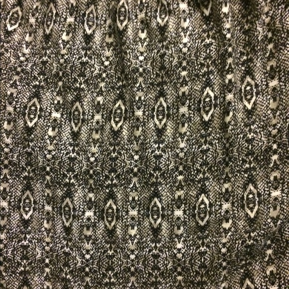 black/white snake print tie front tank top - Picture 3 of 3