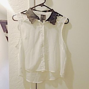 Cute white button up top🌸