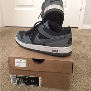 Nike Prestige IV GS boys size 5.5