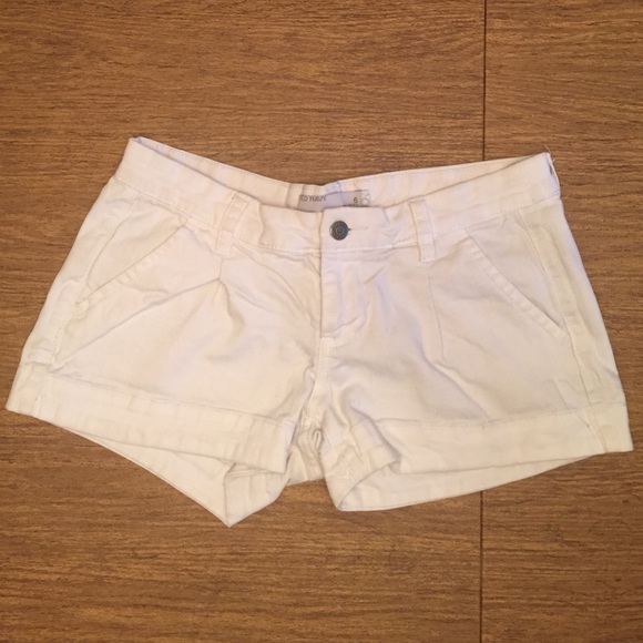 Button up, cotton, white shorts.