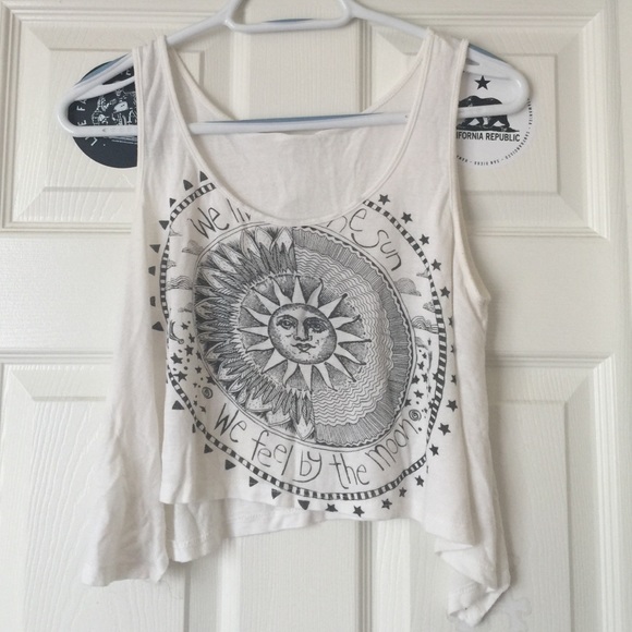 crop top tee never worn💗