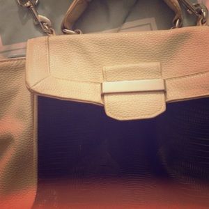 Black and White Snakeskin Pursw