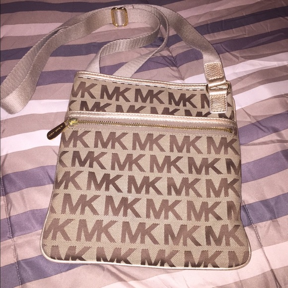 🚫ON HOLD Michael Kors crossbody🚫
