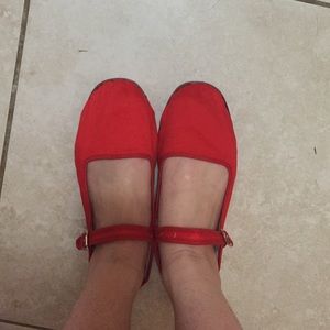 Red strap flats
