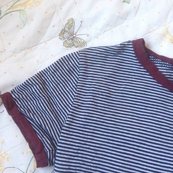 Striped crop top. - Picture 2 of 3