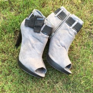 💖Gray Peep Toe Booties💖