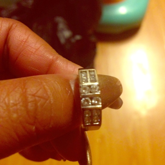 Women Diamond ring !!
