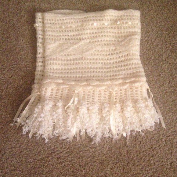 Betsey Johnson Accessories - Betsey Johnson White Knit Infinity Scarf - New!