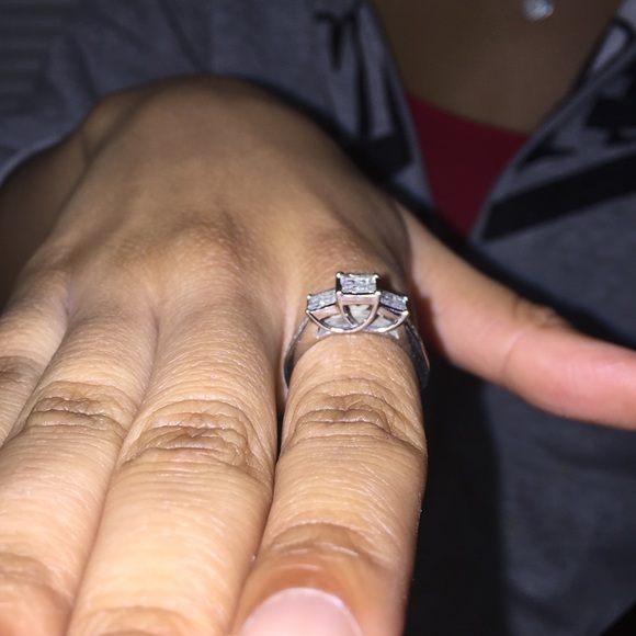 diamond ring - Picture 3 of 4