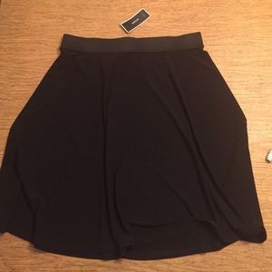 Black skirt. Elastic waistband.