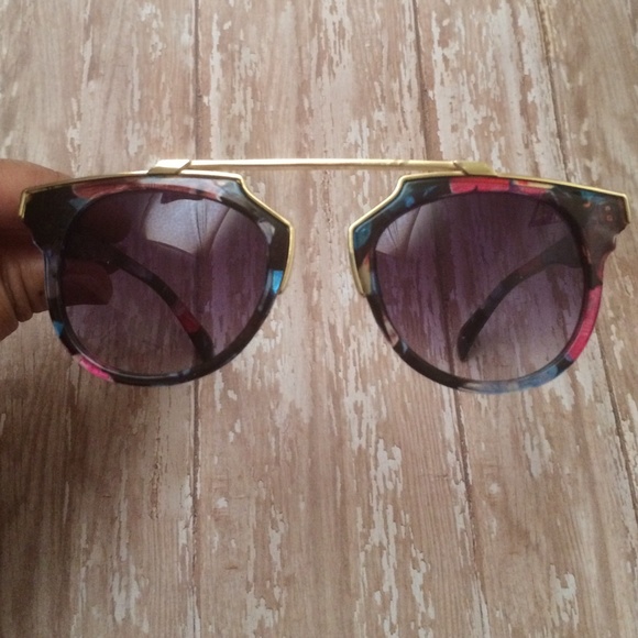 ⛔️sold⛔️💐gorgeous sunnies 💐 brand new. READ 👇👇 - Picture 2 of 4