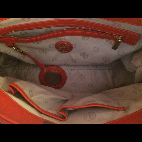 Tory Burch Robinson double zipper tote in Orange - Picture 4 of 4