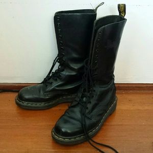 ❌SOLD❌Dr. Martens Black Boots
