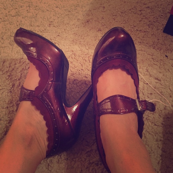 SOLD‼️Maroon vintage heels