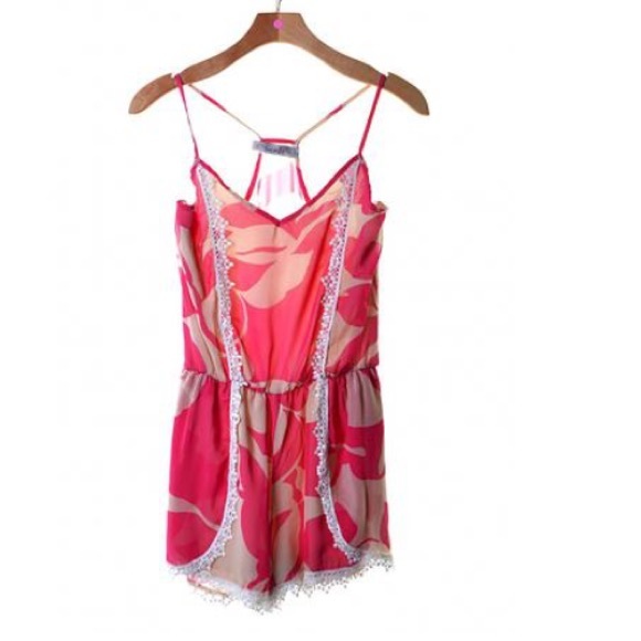 Pink hibiscus romper - Picture 2 of 3