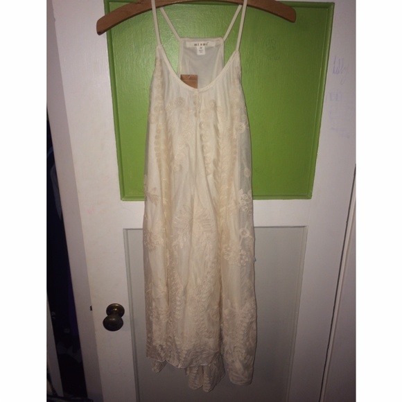 Lace dress - Picture 1 of 2