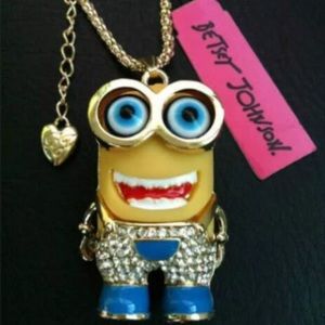 💕Reduced !! 💕Betsy Johnson Minion necklace