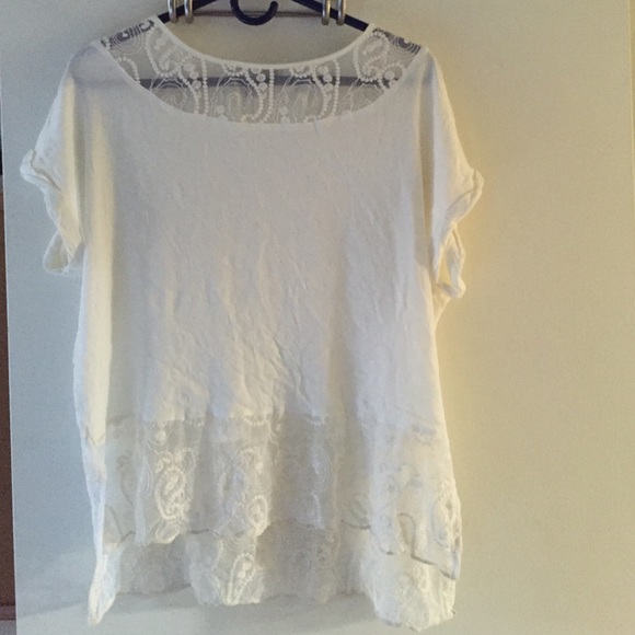 White Top With Bottom Lace 🌻