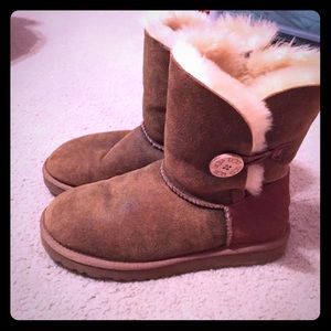 Tan uggs