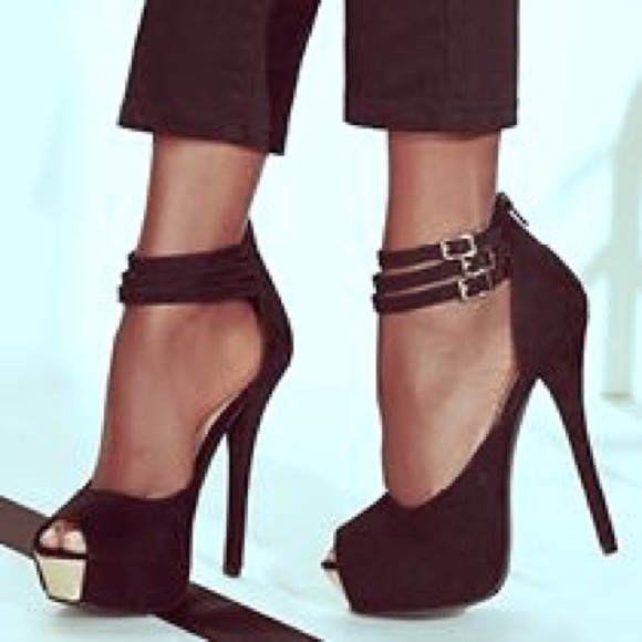 JustFab Shoes - 🎉HP!🎉JustFab Ankle Strap Pumps