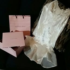 Victoria ' Secret nightwear