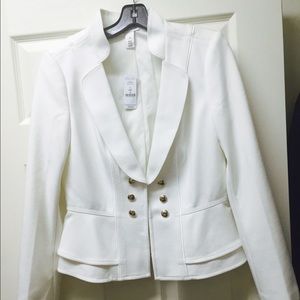 Nwt White coat very cute, stretch material