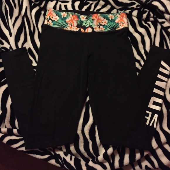 VS Pink yoga leggings