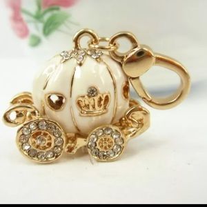 White carriage charm 🌷