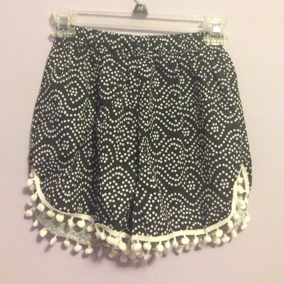 ⛔️SOLD IN BUNDLE⛔ Black and white polkadot shorts - Picture 4 of 4