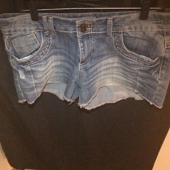 Shorts with pattern on back pockets
