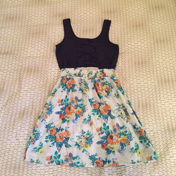 Delias bow-back sundress - Picture 2 of 4