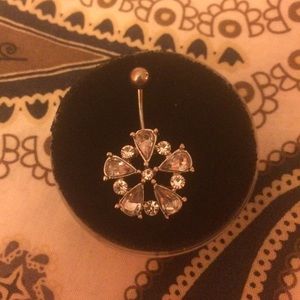 Belly button piercing: Snowflake design