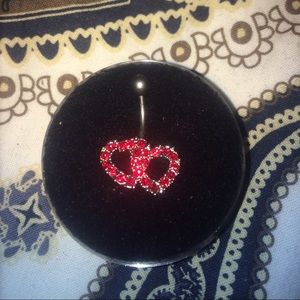 Belly button piercing: connected red hearts