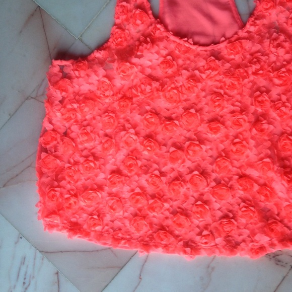Rosette crop top tank - Picture 3 of 3