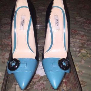 PRADA pump.
