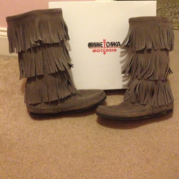 Minnetonka fringe boots