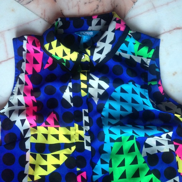 Geometric pattern button up tank - Picture 2 of 3