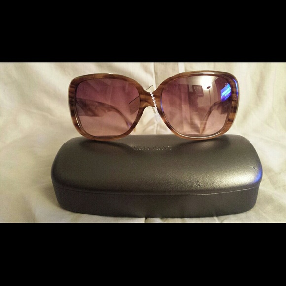 Vera Wang never worn sunglasses - Picture 1 of 4