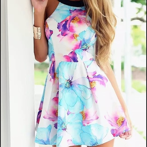 NEW Floral Print Backless Dress.